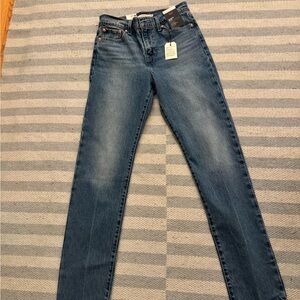 Levi’s  - Comfortable Straight Fit